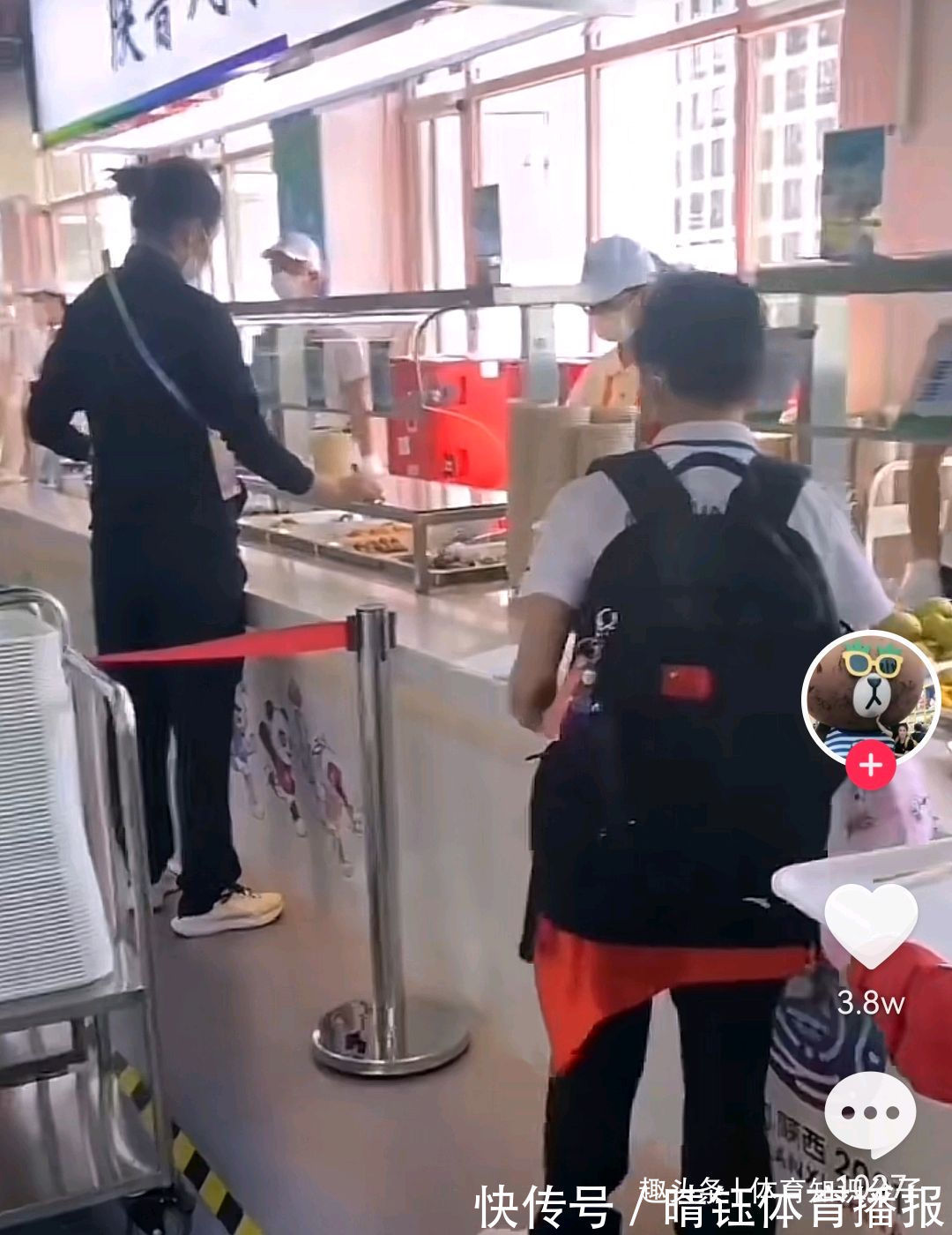 美食|管住自己的嘴!全红婵面对众多美食犹豫不决,吃的真不多