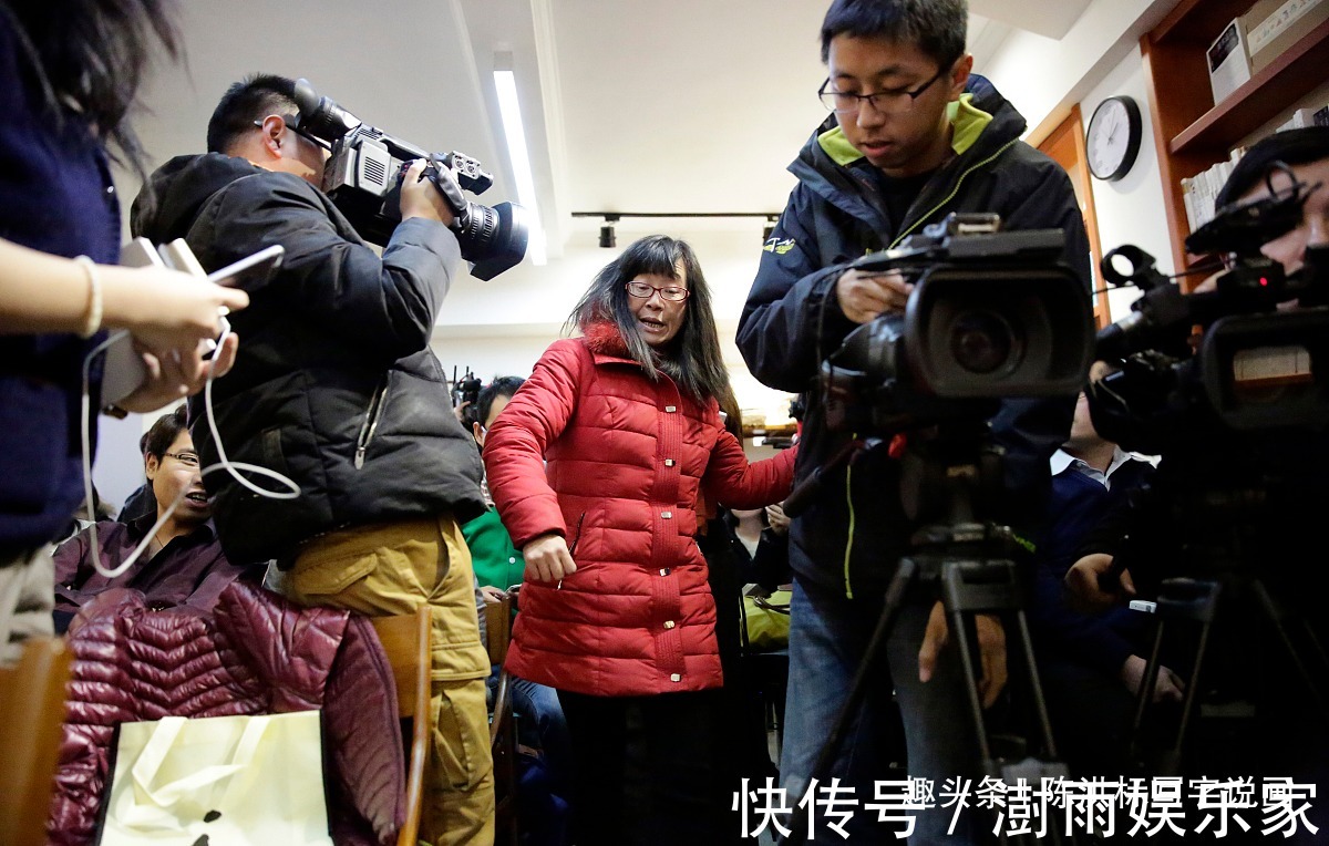 癞蛤蟆!余秀华不顾批评继续写“黄诗”,可敬还是可耻背后隐情令人唏嘘