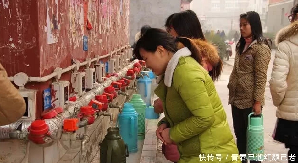 中国人|中国人为啥都爱喝热水？殊不知有这种功效，这是一种富态习惯！