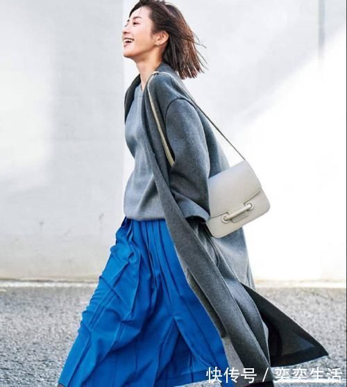 珍珠项链|讲真,穿灰色就服这些50+女人!她们的灰色穿搭,越看越有气质