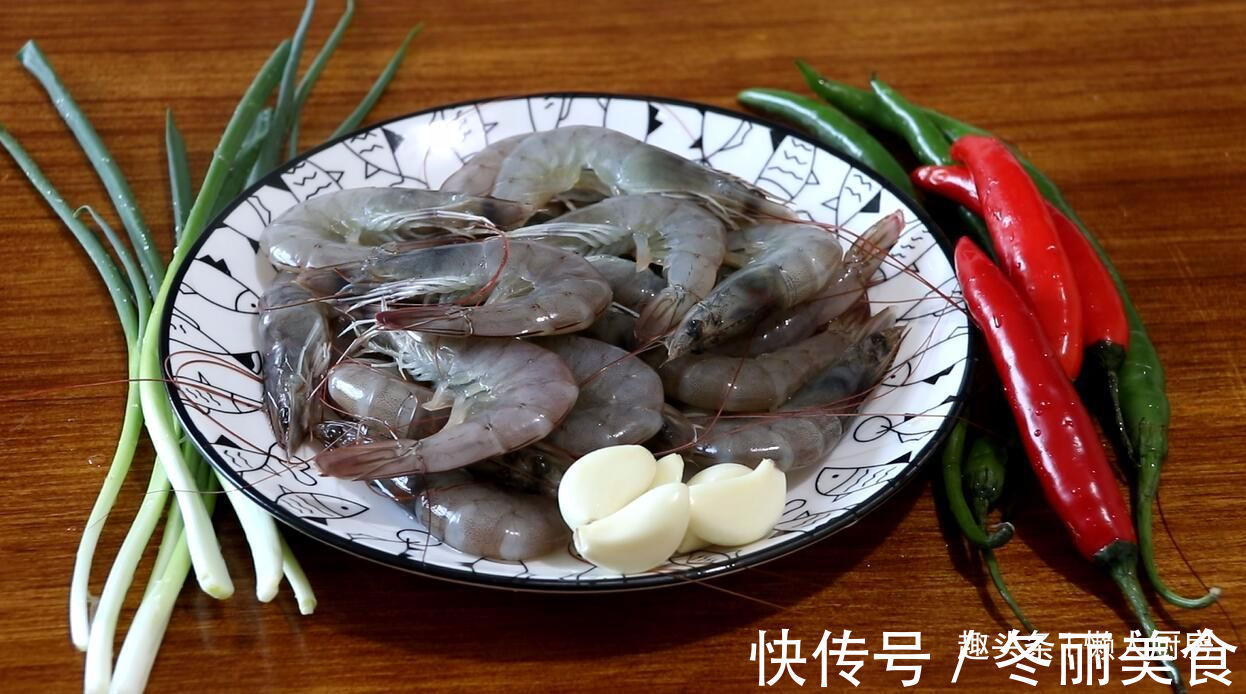 教你大虾超有食欲的做法，外皮酥脆，肉质细嫩，来一盘解馋