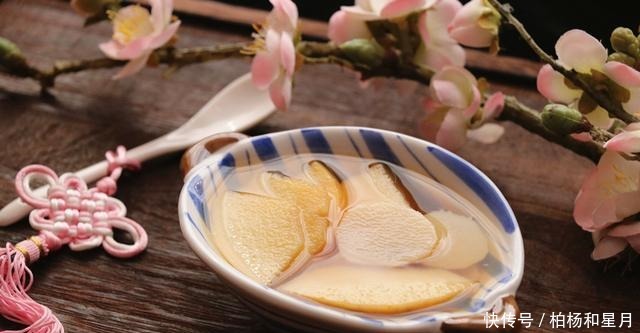 春天,把苹果和山药一起煮,我家每周喝3回,很多人不知道有啥用