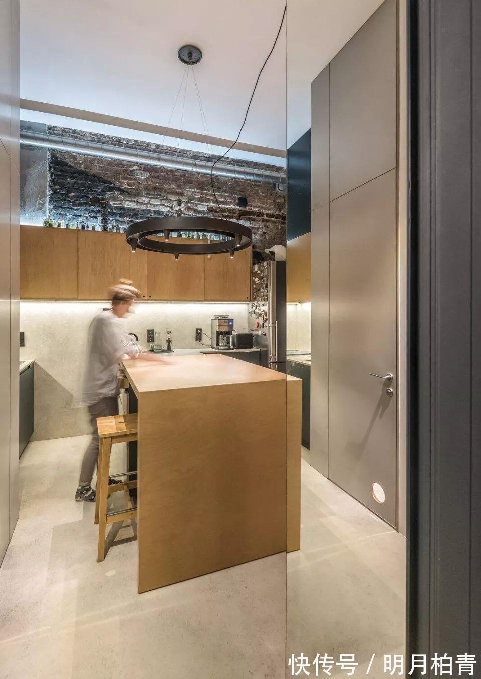 角度看|35平小公寓装修，入户门建阳光房，衣帽间塞床下面，洋气！