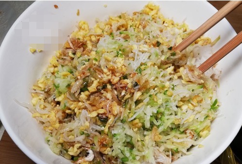 馅饼|一个萝卜,2个鸡蛋,不用发面,教你这样做馅饼,营养又味美