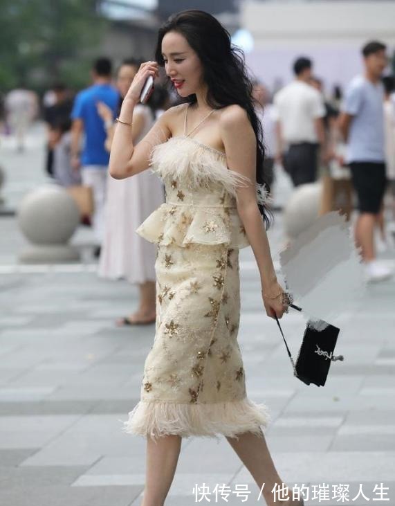 裙摆|贵妇这身穿搭优雅贵气,时尚而前卫,缺点在于裙摆!