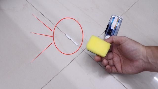 牙膏涂抹在菜刀上，作用太棒了，可惜今天才学到，回家试一试