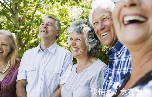 家庭和睦|跟踪3年,调查1420名百岁老人,长寿的秘诀不是吃和运动,答案是它