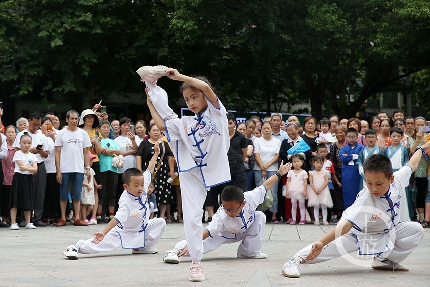 黔江|重庆黔江：志愿者服务“赶场”成风景