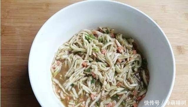 火腿肠|2个鸡蛋2个茄子，10分钟让早餐饼变得又软又壮