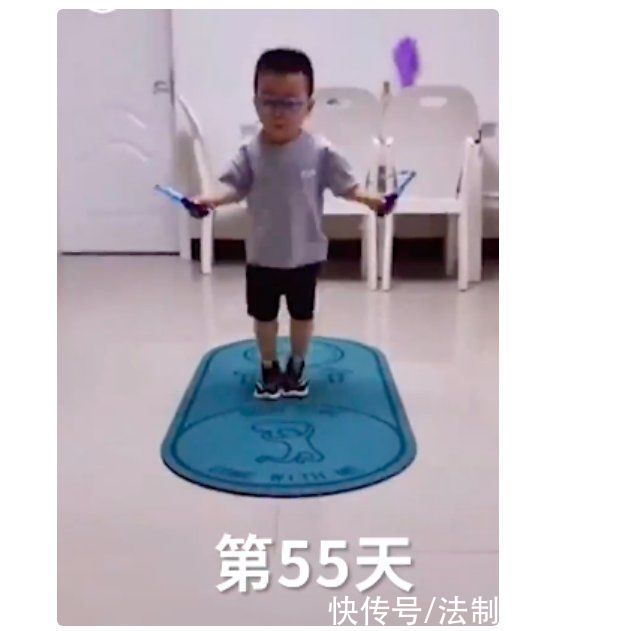 陈陈|7岁男孩基因突变身高停在3岁，父亲:儿子每次都主动去锻炼，他知道这是为了他好