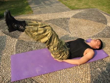 动作|进行大负重训练时,核心不稳定,导致腰部疼痛,了解相关训练动作