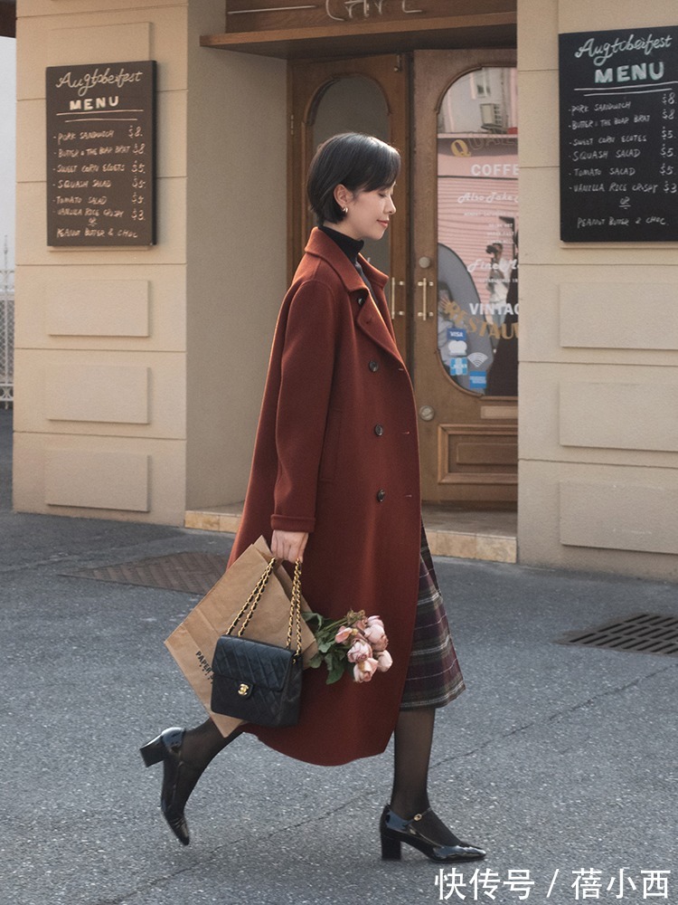 廉价感|40岁女人穿大衣如何避免廉价感?注意这2个细节,不时髦高级才怪