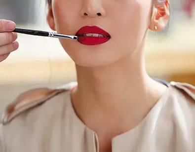 不同场合，怎样涂出属于你气场的口红？