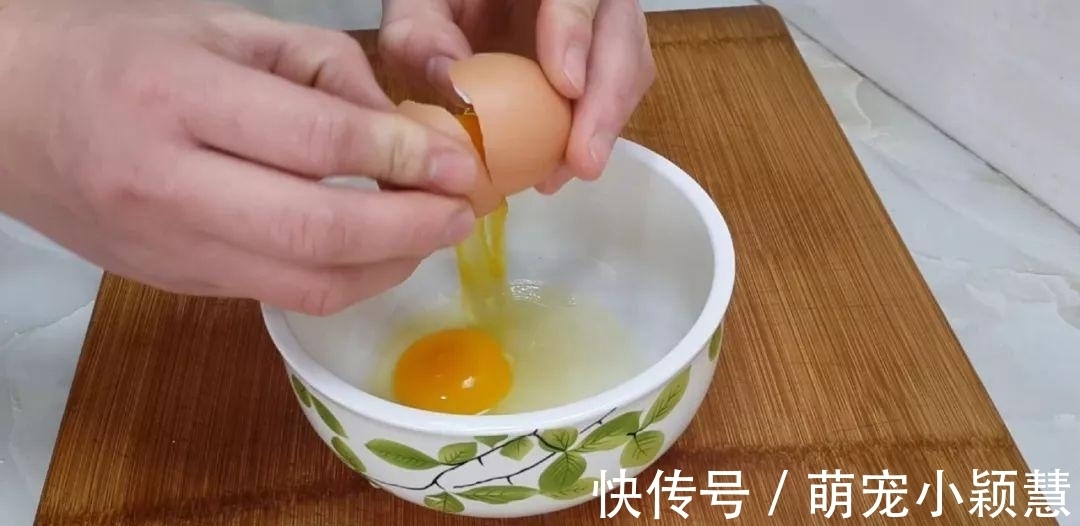 茴香|1斤面粉，2个鸡蛋，筷子搅一下，教你做创意小油条，比麻花好吃十几倍