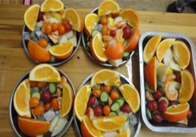 幼儿园|幼儿园老师摆拍水果,细心家长发现端倪后,集体发声:讨厌欺骗