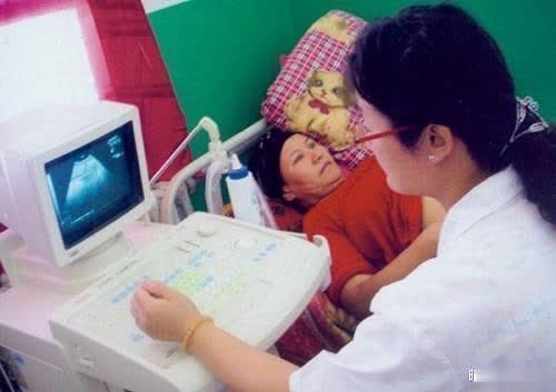 畸形|孕检出肚中有个“球”, 医生建议把孩子打掉,孕妈的选择很正确