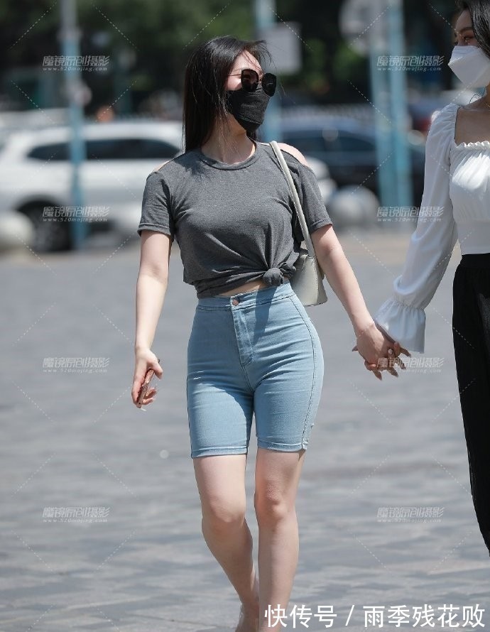 T恤衫 喜欢普通T恤衫的简单,但又穿不出美来,这种方法最适合你了