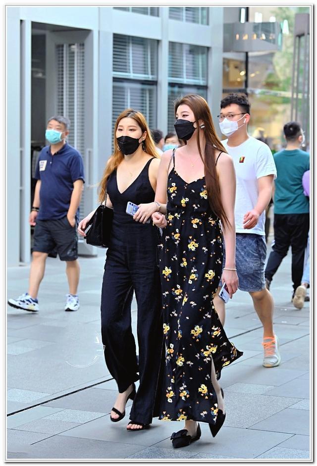 街拍|美女街拍:小姐姐有着一头优雅的长发,尖头高跟鞋优雅又成熟