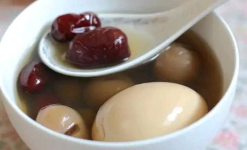 女人经常吃这些食物，坚持一段时间，排毒瘦身，还比同龄人显年轻