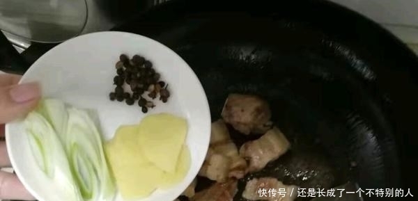 4月这碱性食物女人要多吃，缓解便秘美颜健体，气色显年轻