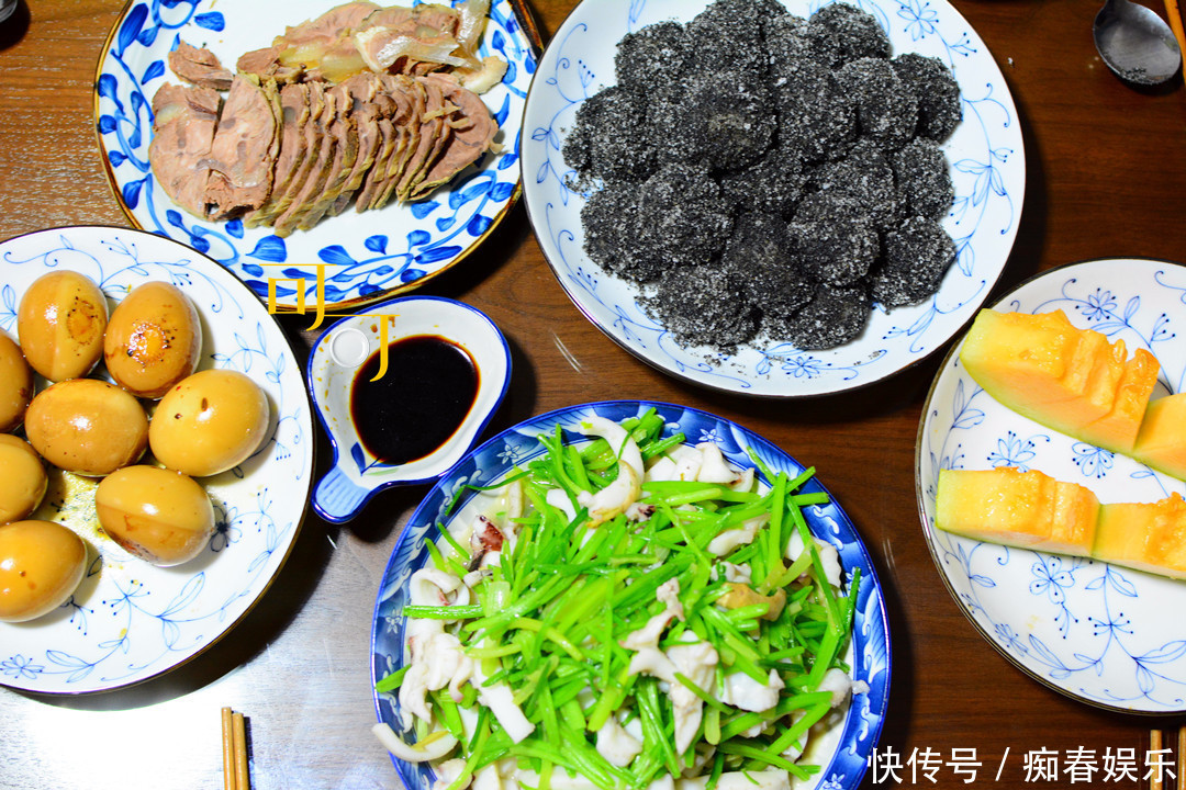 周末宅家，做了三道菜，另外三个是点心，老公说本末倒置