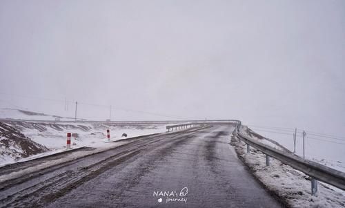 在新疆遇到暴风雪是什么样的体验？风景极美，路却很难开