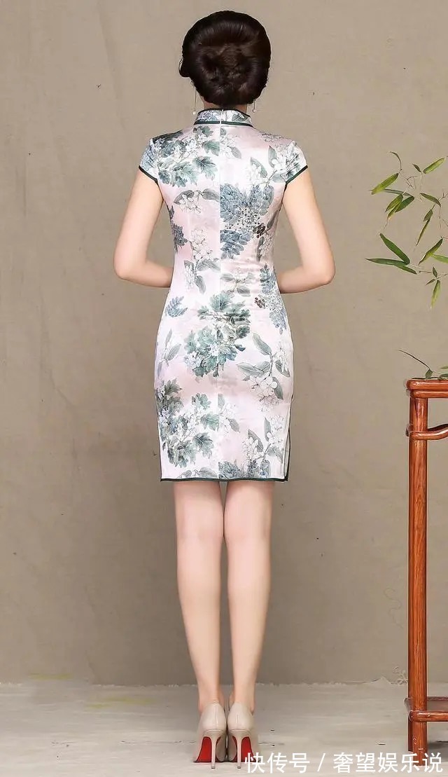 真丝|凸显饱满身姿的真丝短款旗袍,你被迷住了吗?