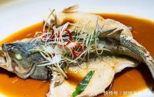 教你做清蒸鱼的正确方法，不放盐也不用料酒，鱼肉鲜嫩无腥味