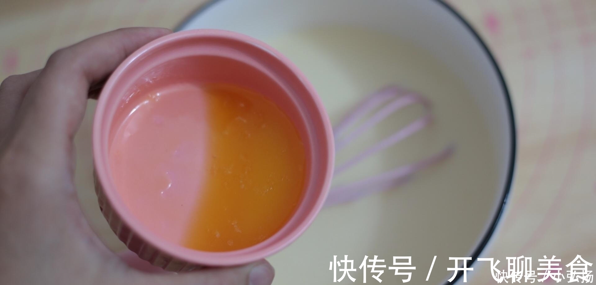 好吃|此蛋糕特简单，不抹面不裱花，一口平底锅就能做，好吃停不了口