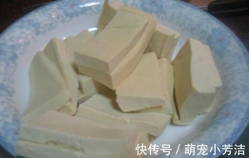 豆腐|“煎豆腐”时,直接下油锅可不行!多加这一步,豆腐不碎也不粘锅