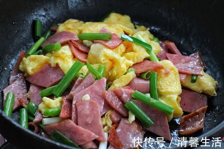 火腿炒鸡蛋|鸡蛋和它一起炒， 颜色好看又美味，主要是做法很简单，值得一试