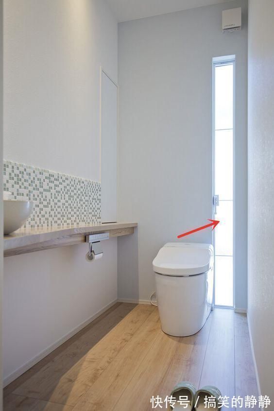 外墙|谁也别拦我留一拃宽玻璃在卫生间,15公分一排到底,采光亮堂堂