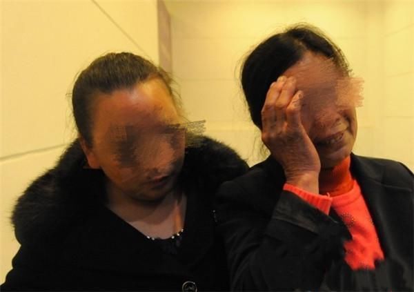 两个头|孕妇生下罕见“双头婴”,众人都来围观,专家的话却令人担忧