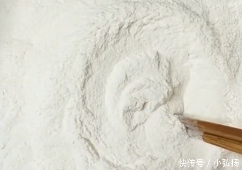面粉|夏天女儿就馋这早餐,手不粘面筷子一搅,酥皮香软,比油条还好吃