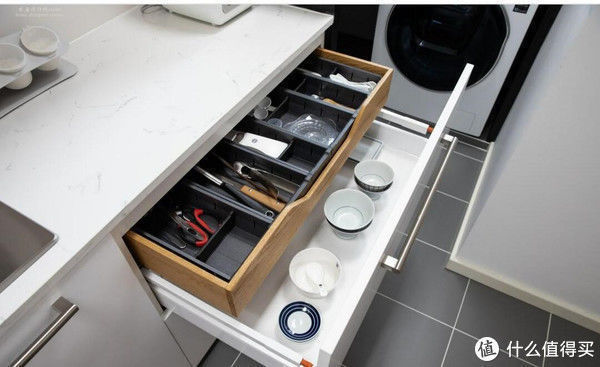 餐厅|80后太太的“穷装”新居火了，大白墙不吊顶，却被评为最美盐系家