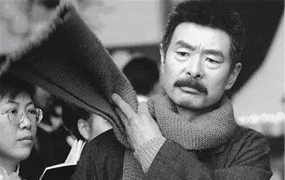 写稿|民国文人靠啥赚钱?胡适工资月入过万,而鲁迅写稿年收入20万