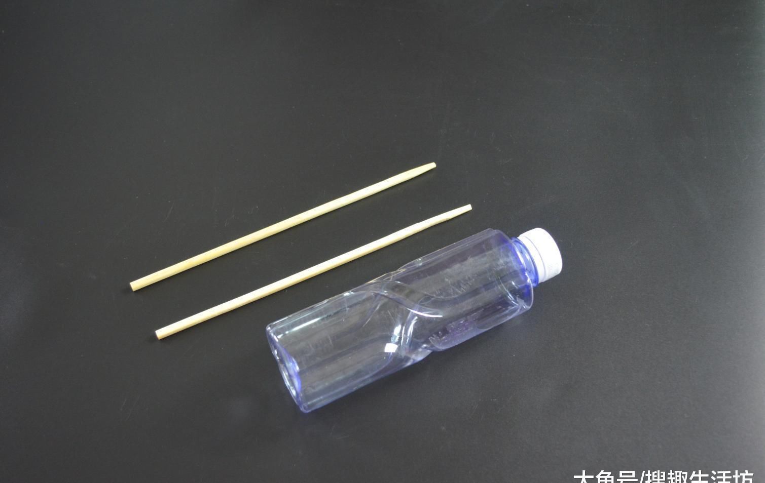 家庭|塑料瓶上绑2根筷子, 这个作用太棒了, 解决了很多家庭的烦恼