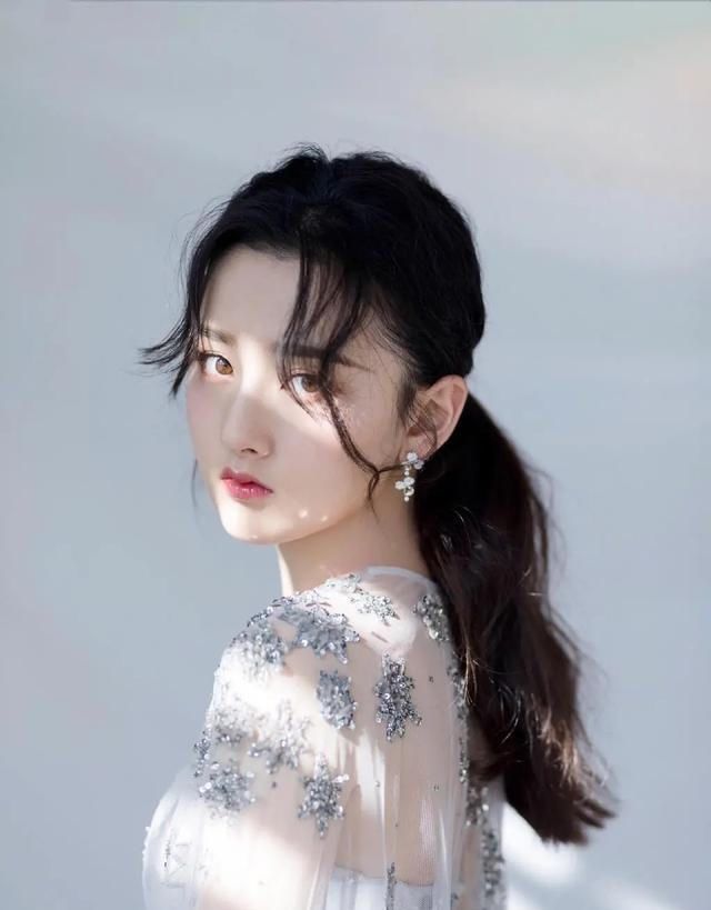 额头|你扎“高马尾”还是“低马尾”好看,关键看这3点,扎错拉低颜值