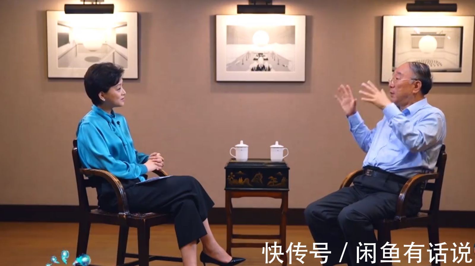 女性|杨澜真是精致的中年阿姨,穿红衣配黑裤优雅端庄,看着就有高级感