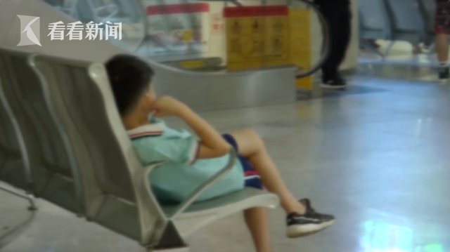 郑医师|男孩图凉快戴挂脖风扇睡觉 醒来发现脸被吹歪了