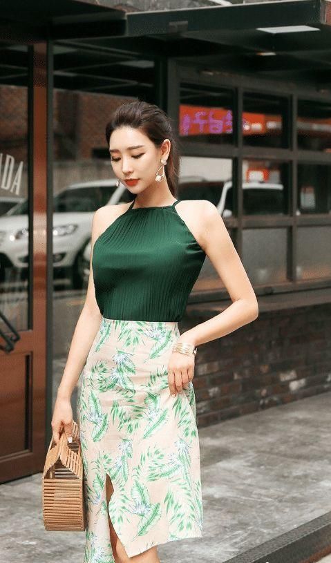 半身裙 绿色碎花半身裙,搭配吊带上衣,清新时尚显气质!