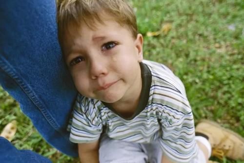 熊孩子|孩子有这6种行为，暗示孩子情商不是很高，父母要多注意了