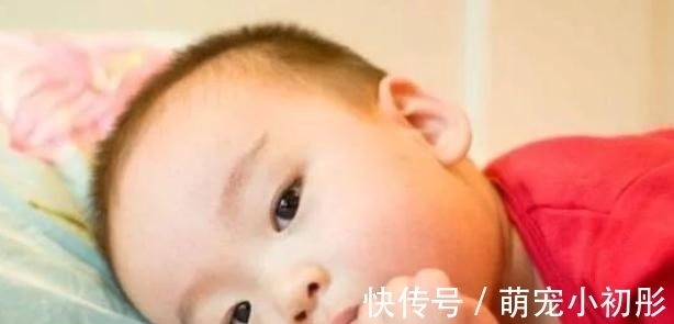 手眼|“啃手”与“不啃手”的宝宝,差别比想象中多,戒掉需注意方法