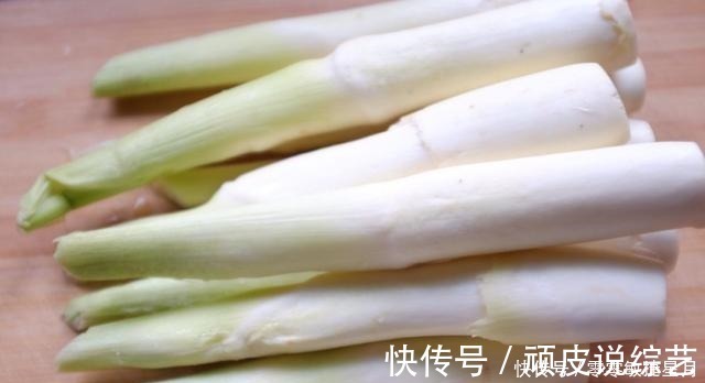 城里人|河边长出的“烤肠”，水下隐藏着美味，30元一斤，很多人不知能吃！