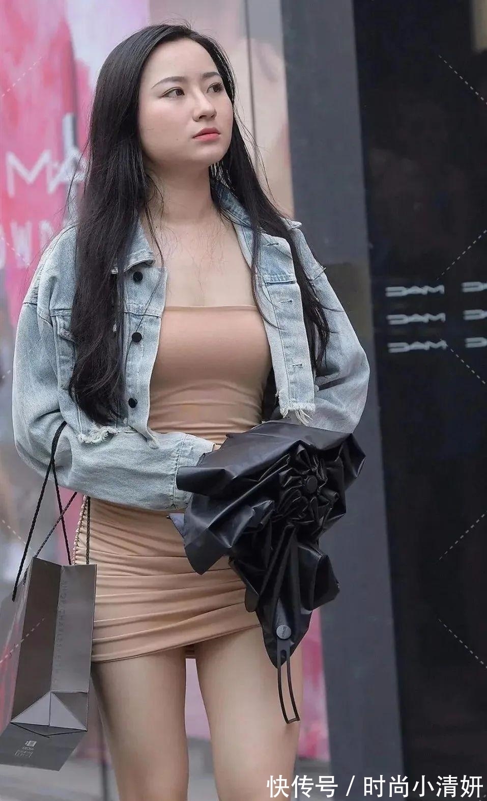 穿搭|微凉秋日的时尚穿搭,怎少得了破洞牛仔外套搭配,个性时髦有气质