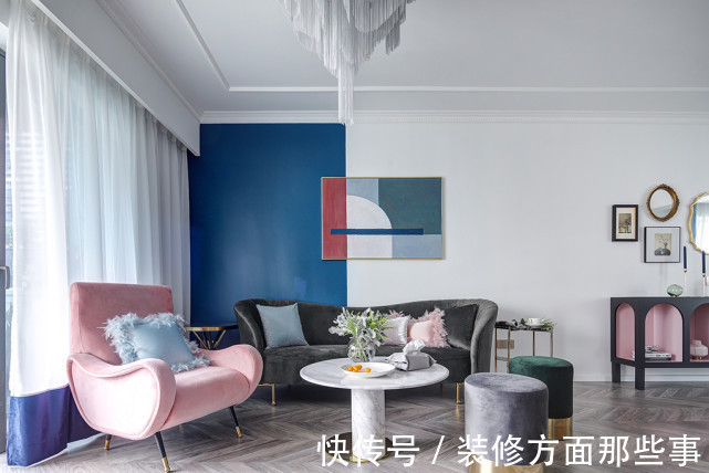 色彩|125平背景墙用简约的曲线元素与丰富的色彩设计时尚风情