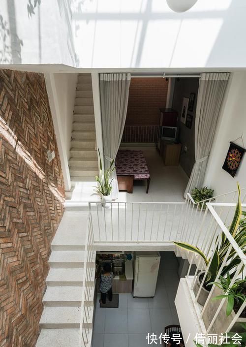 餐厅|一家3口卖掉城里房子,回农村花2年建栋复式,现在的家又大又舒服