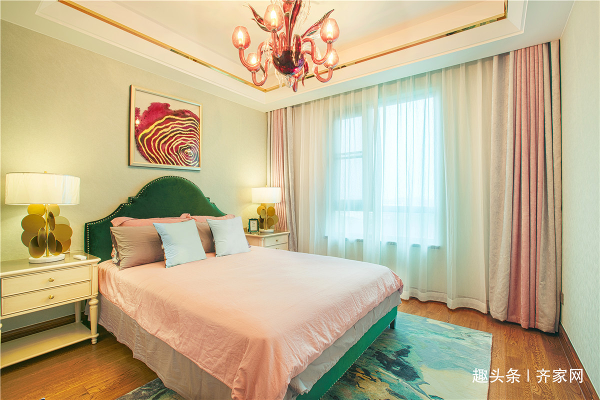 轻奢|美式轻奢三居,金属元素光泽感与设计交融,营造雅致与奢华!