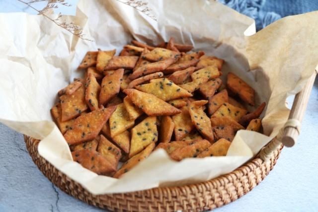 零食|过年女儿就馋这零食,不加一滴油一滴水,酥脆可口,每年都做5斤