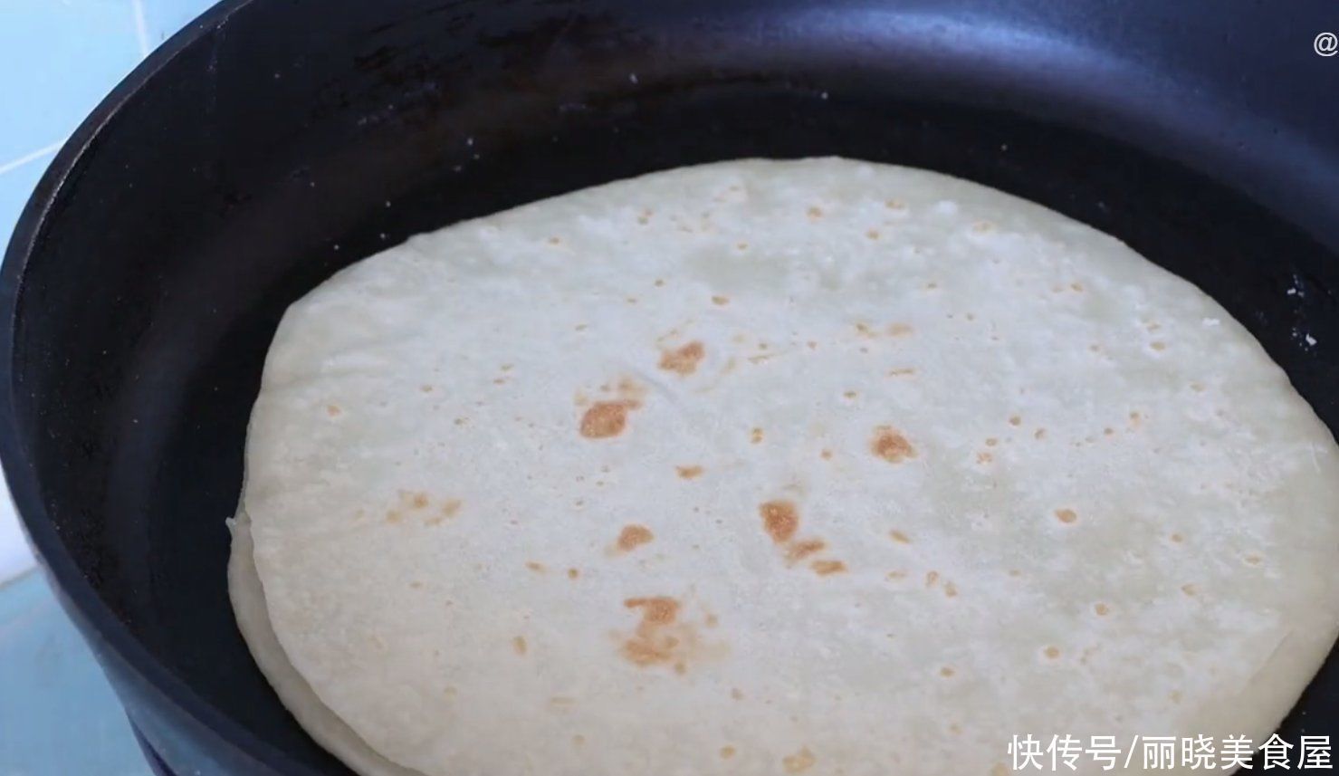 学会这个和面配方：做出家常饼，口袋饼，春饼，个个柔软好吃